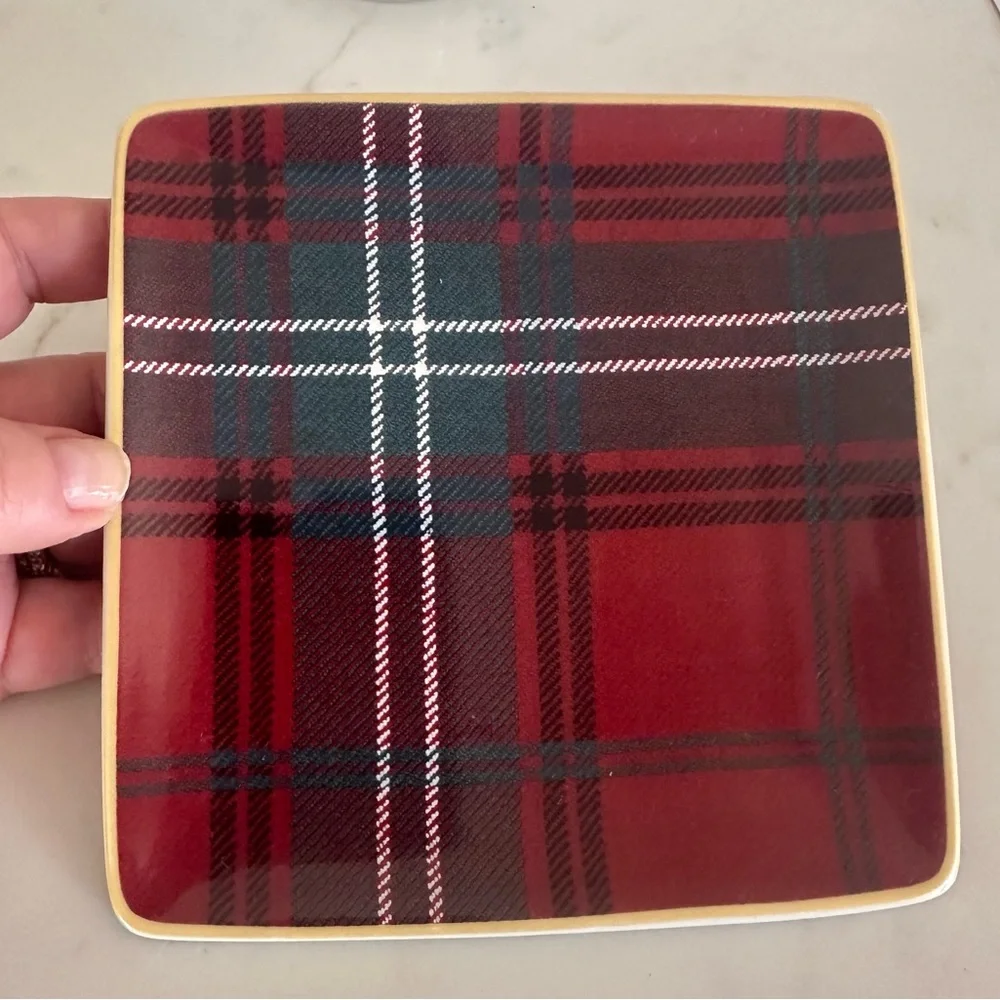 Williams-Sonoma Gold Banded Red Tartan Plate
